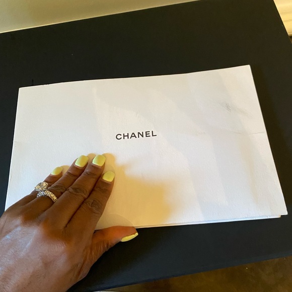 **SOLD** Chanel New Medium Boy Bag in Calfskin leather Ruthenium Hardware - Picture 5 of 15